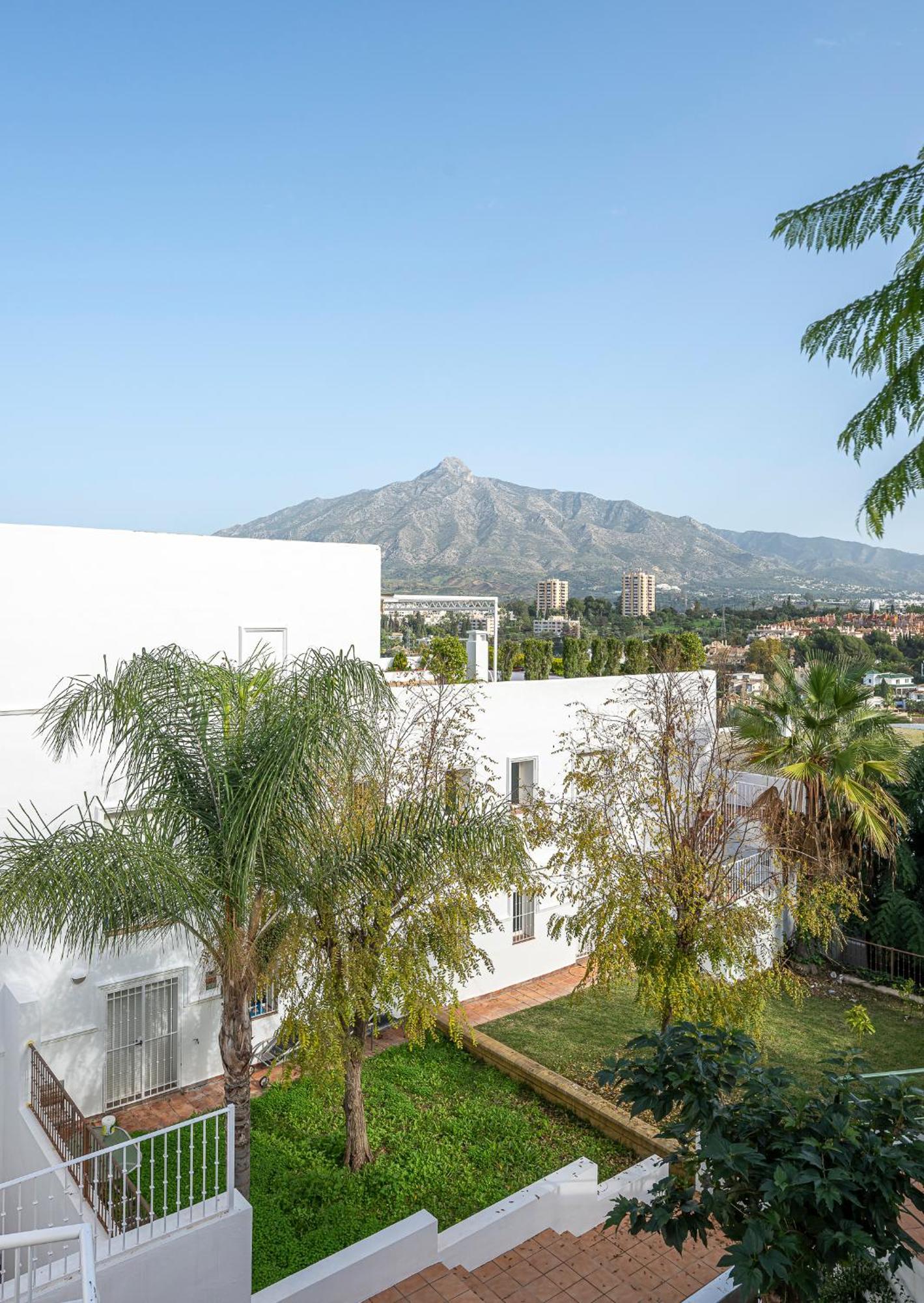 Dolmen Group- Jardines Andalucia Banus