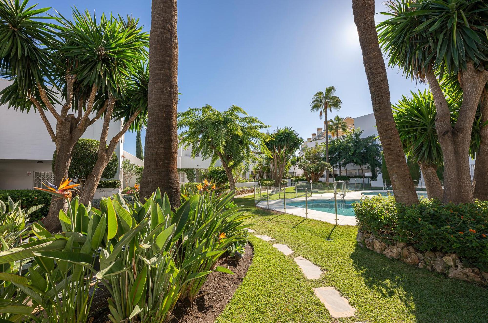 Dolmen Group- Jardines Andalucia Banus Alloggio in famiglia Marbella